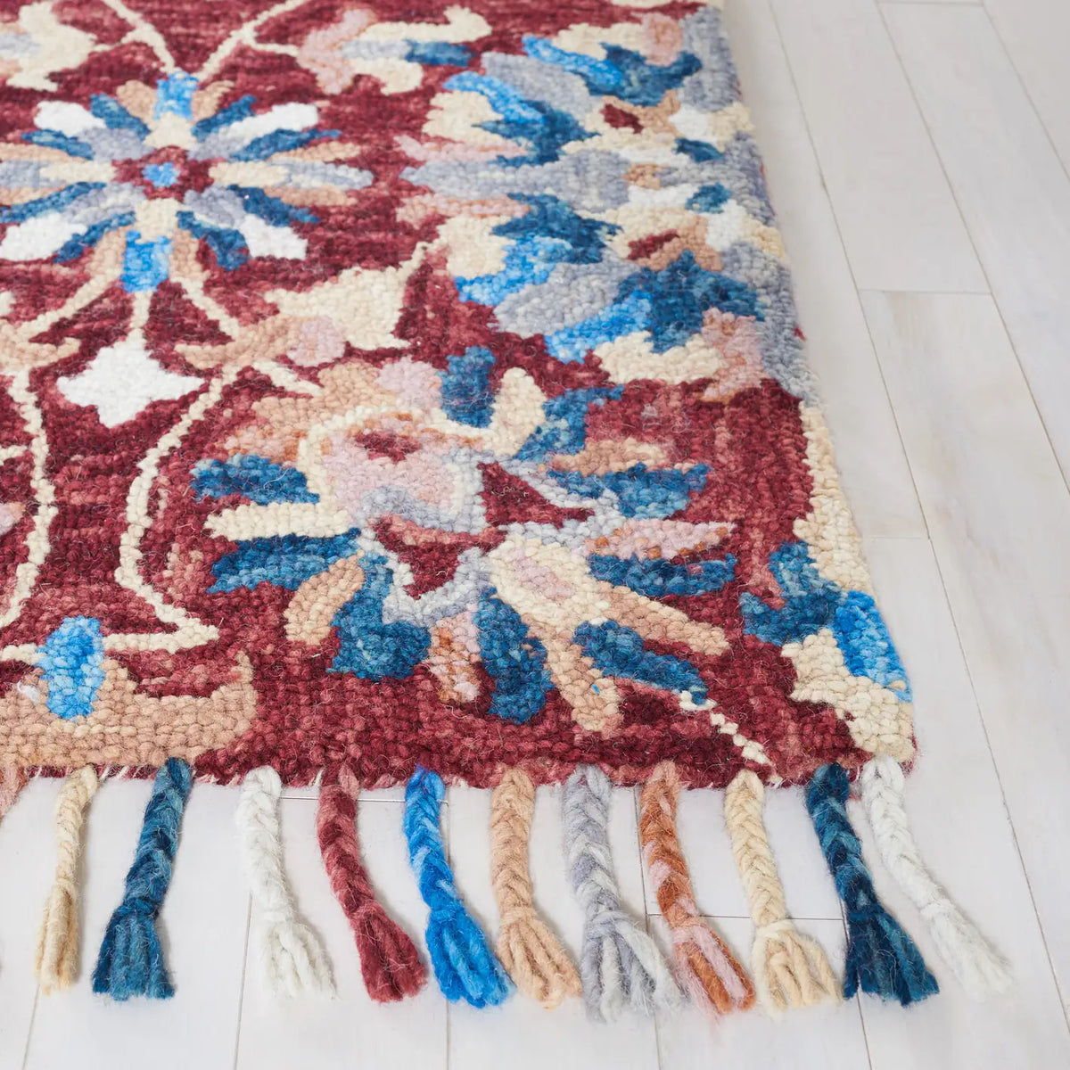 Safavieh Aspen 4'-0" x 6'-0" Rug in Wine / Blue