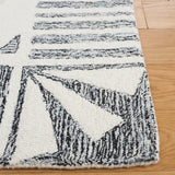 Safavieh Casablanca 4'-0" x 6'-0" Rug in Ivory / Black