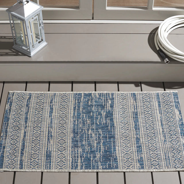 Safavieh Courtyard 2'-0" x 3'-7" Rug in Navy / Grey