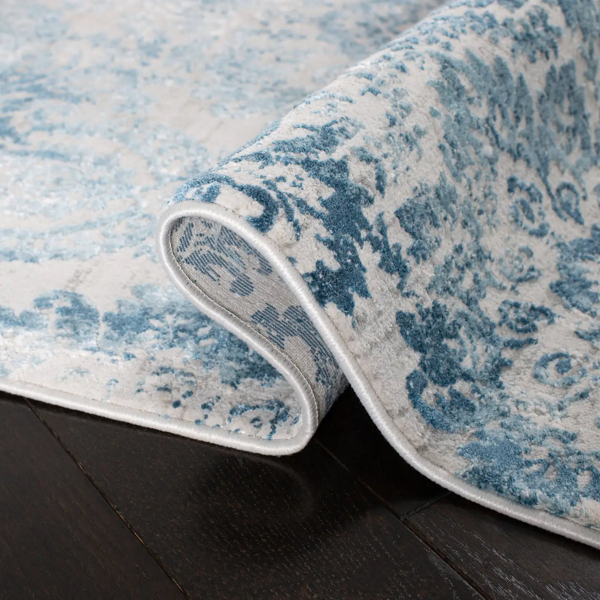 Safavieh Princeton 4'-0" x 6'-0" Rug in Blue / Beige