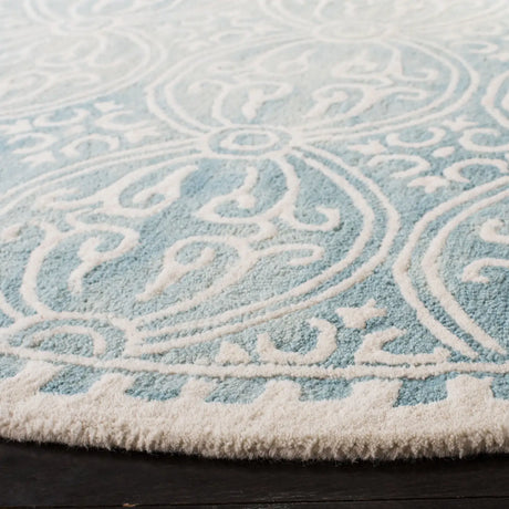 Safavieh Dip Dye 7'-0" x 7'-0" Rug in Light Green / Ivory