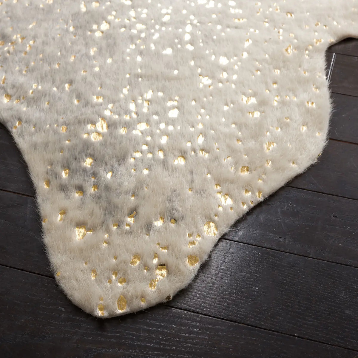 Safavieh Faux Cowhide 5'-0" x 6'-5" Rug in Grey / Beige