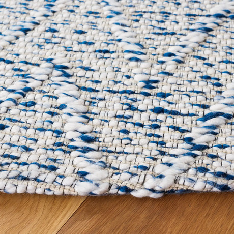 Safavieh Marbella 6'-0" x 6'-0" Rug in Blue / Ivory