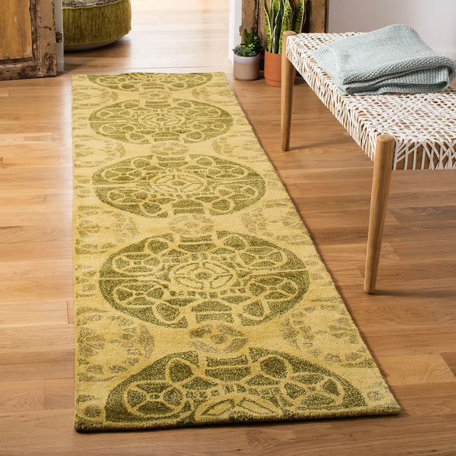 Safavieh Wyndham 2'-3" x 9'-0" Rug in Honey / Green