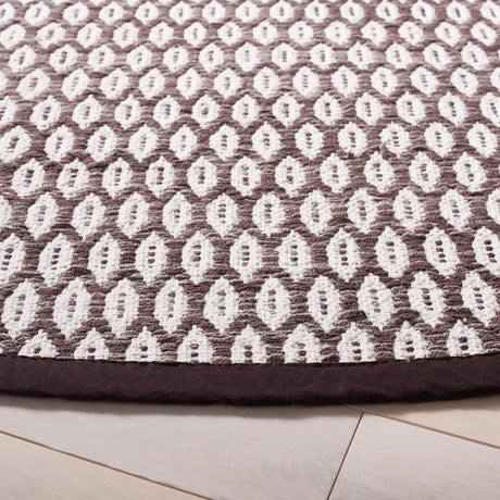 Safavieh Montauk 6'-0" x 6'-0" Rug in Charcoal / Ivory