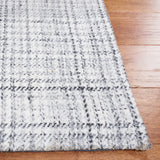 Safavieh Marbella 4'-0" x 6'-0" Rug in Grey / Ivory