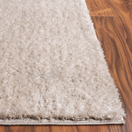 Safavieh Lindsay Shag 4'-0" x 6'-0" Rug in Beige