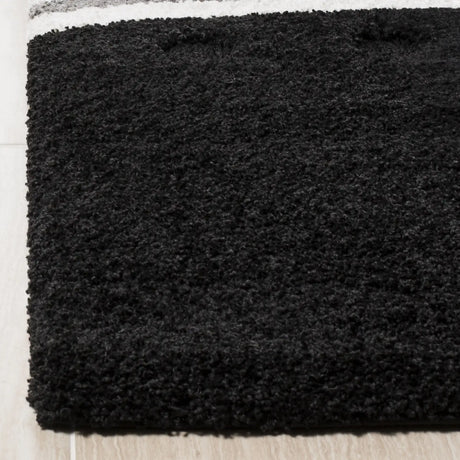 Safavieh Florida Shag 5'-3" x 7'-6" Rug in Black / Ivory