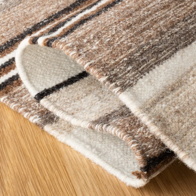 Safavieh Striped Kilim 4'-0" x 6'-0" Rug in Natural / Ivory