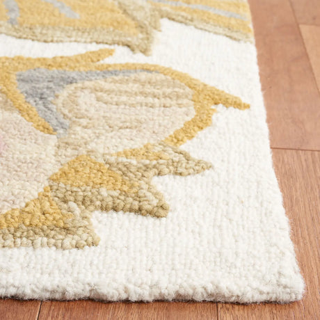Safavieh Blossom 4'-0" x 6'-0" Rug in Ivory / Green