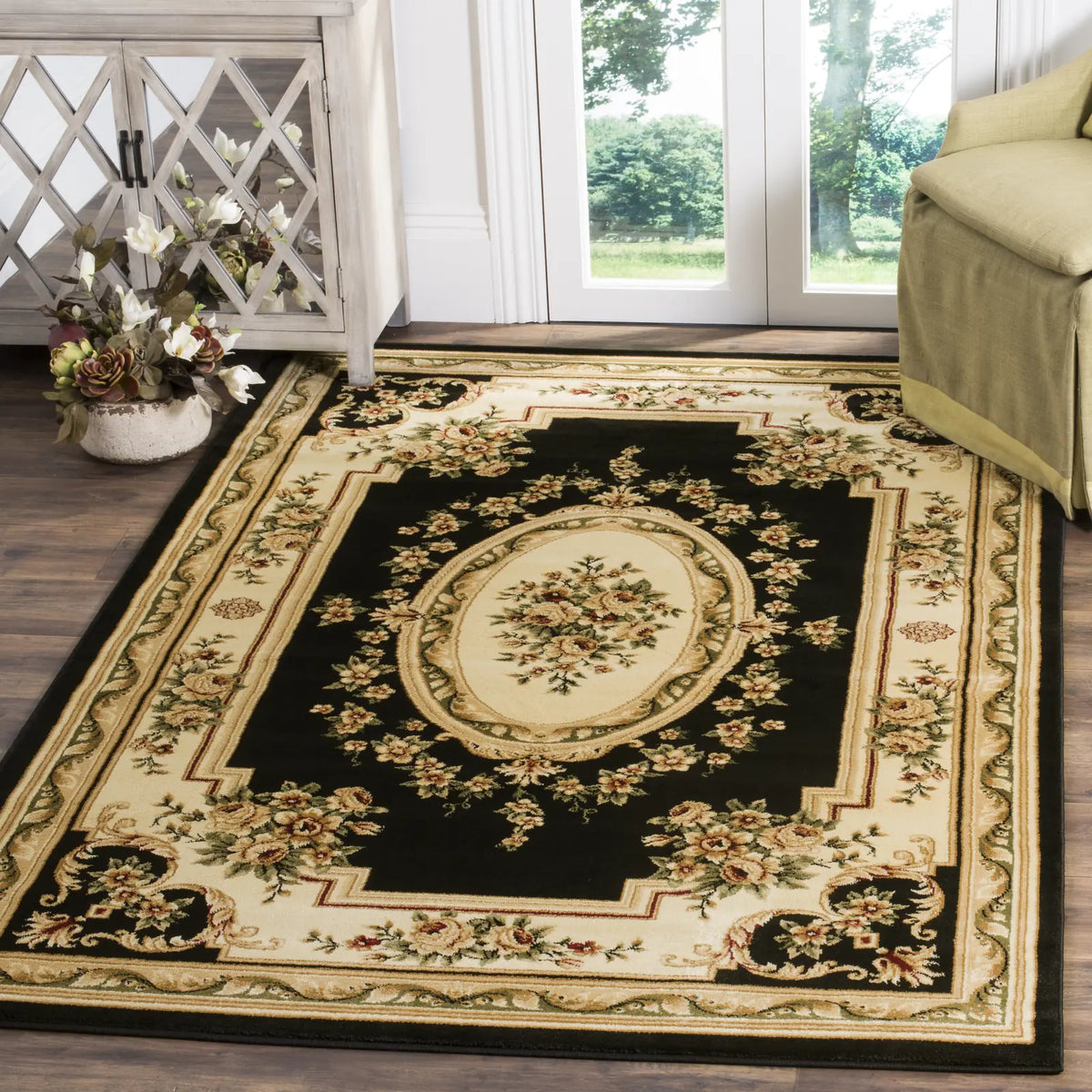 Safavieh Lyndhurst 5'-3" x 7'-6" Rug in Black / Ivory