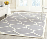 Safavieh Cambridge 4'-0" x 6'-0" Rug in Silver / Ivory