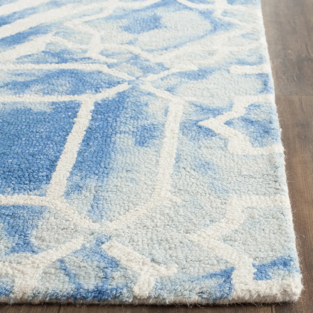Safavieh Dip Dye 2'-3" x 10'-0" Rug in Blue / Ivory
