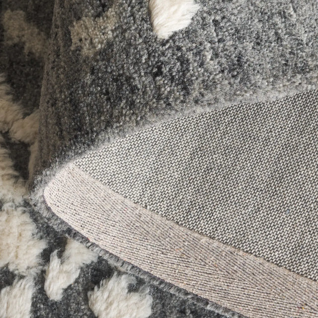 Safavieh Casablanca 4'-0" x 6'-0" Rug in Dark Grey / Ivory