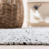 Safavieh Vintage Leather 4'-0" x 6'-0" Rug in Grey / Natural