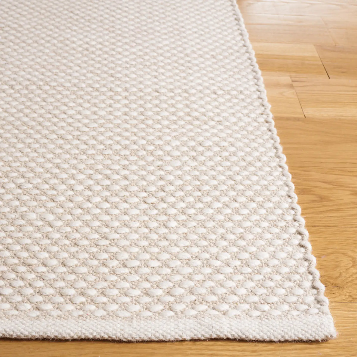 Safavieh Vermont 4'-0" x 6'-0" Rug in Ivory