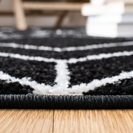 Safavieh Adirondack 4'-0" x 6'-0" Rug in Black / Ivory