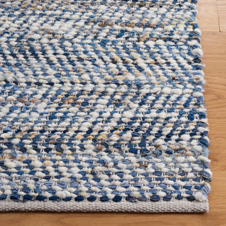 Safavieh Natura 4'-0" x 6'-0" Rug in Blue / Ivory