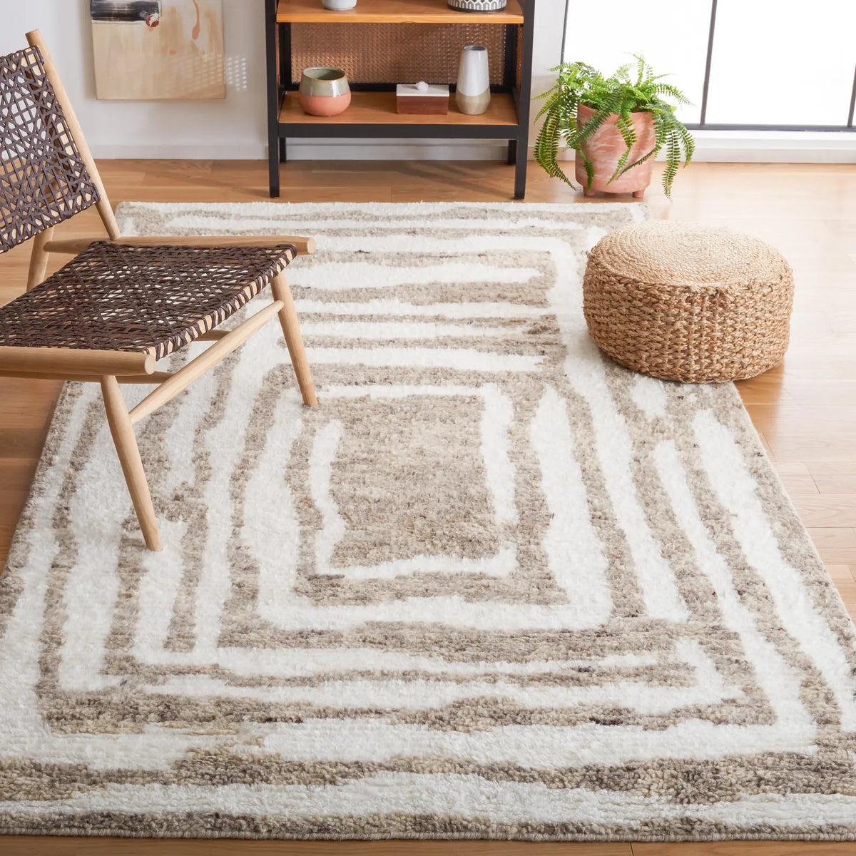Safavieh Casablanca 4'-0" x 6'-0" Rug in Ivory / Light Brown