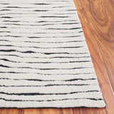 Safavieh Casablanca 4'-0" x 6'-0" Rug in Ivory / Black