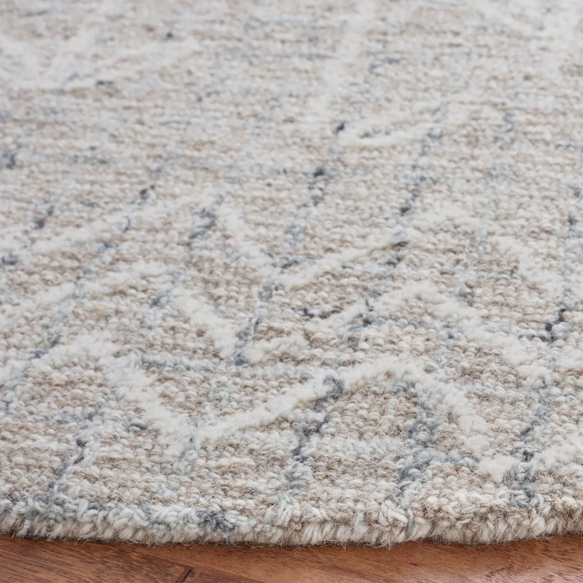 Safavieh Metro 6'-0" x 6'-0" Rug in Beige / Ivory