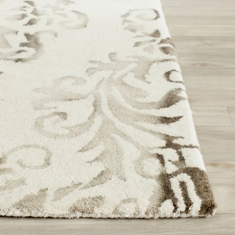 Safavieh Dip Dye 5'-0" x 8'-0" Rug in Ivory / Taupe