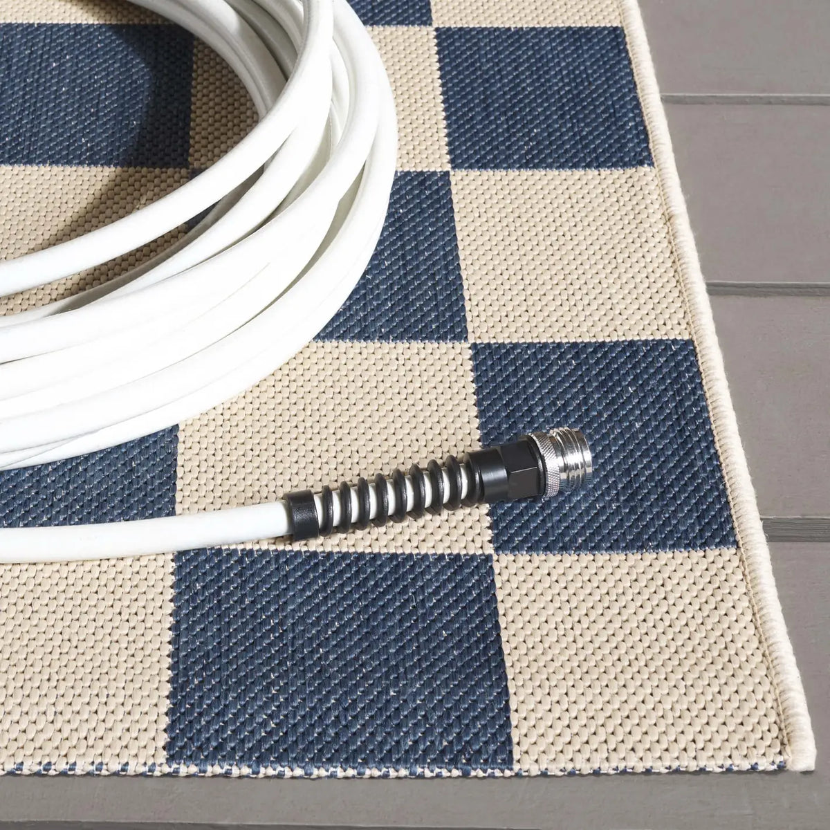 Safavieh Courtyard 4'-0" x 5'-7" Rug in Blue / Beige