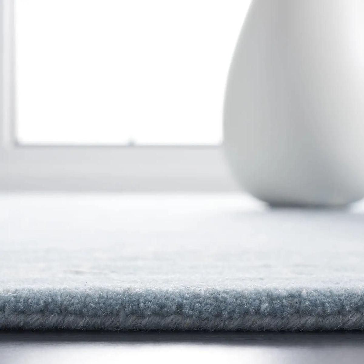 Safavieh Fifth Avenue 4'-0" x 6'-0" Rug in Blue / Ivory