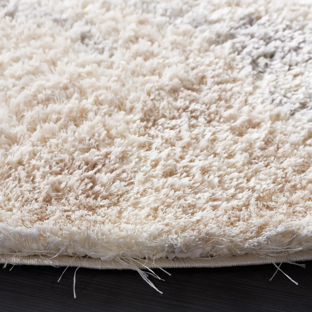 Safavieh Cloud Shag 6'-7" x 6'-7" Rug in Ivory / Grey
