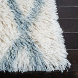 Safavieh Kenya 6'-0" x 9'-0" Rug in Ivory / Blue