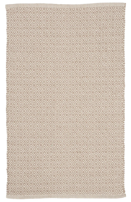 Safavieh Montauk 2'-6" x 4'-0" Rug in Ivory / Beige