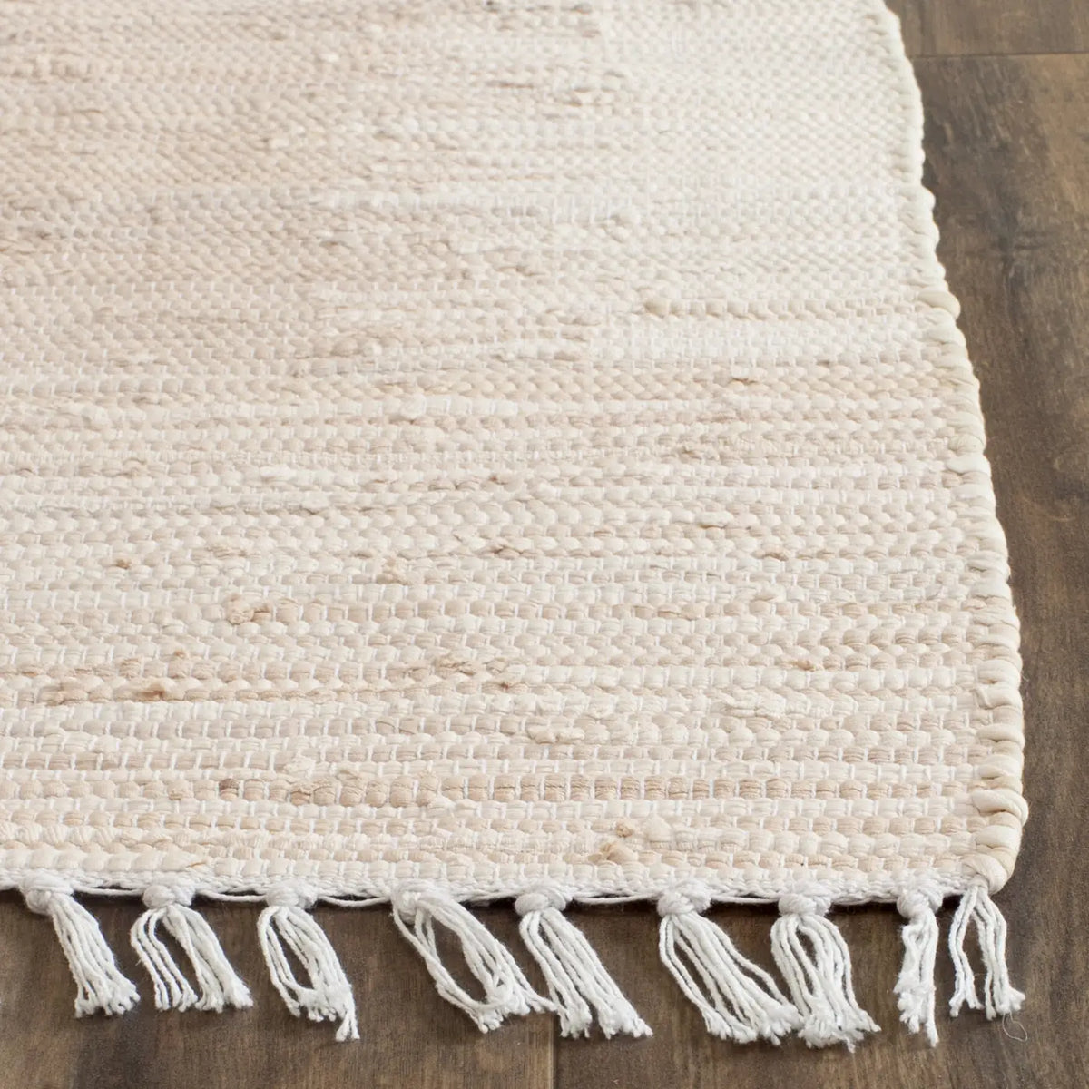 Safavieh Montauk 2'-3" x 7'-0" Rug in Beige