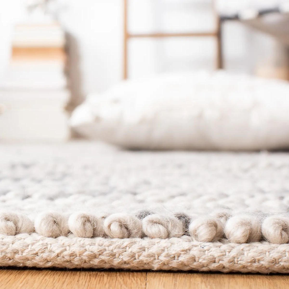 Safavieh Natura 4'-0" x 6'-0" Rug in Grey / Beige