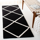 Safavieh Chatham 2'-3" x 7'-0" Rug in Black / Ivory
