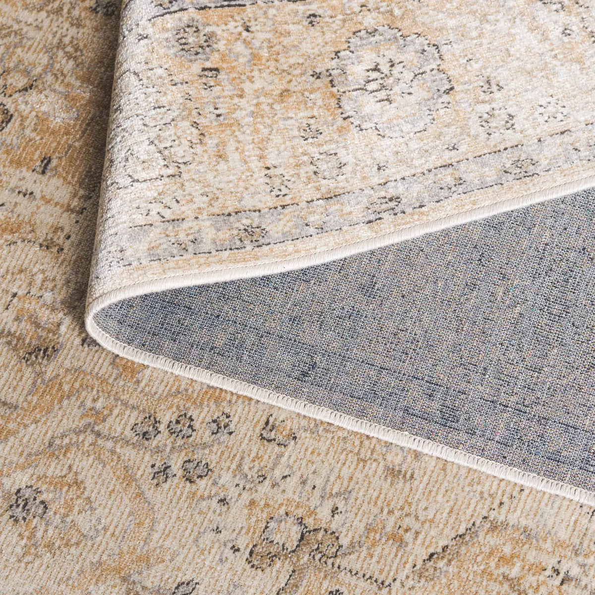 Safavieh Atlas 4'-0" x 6'-0" Rug in Ivory / Beige