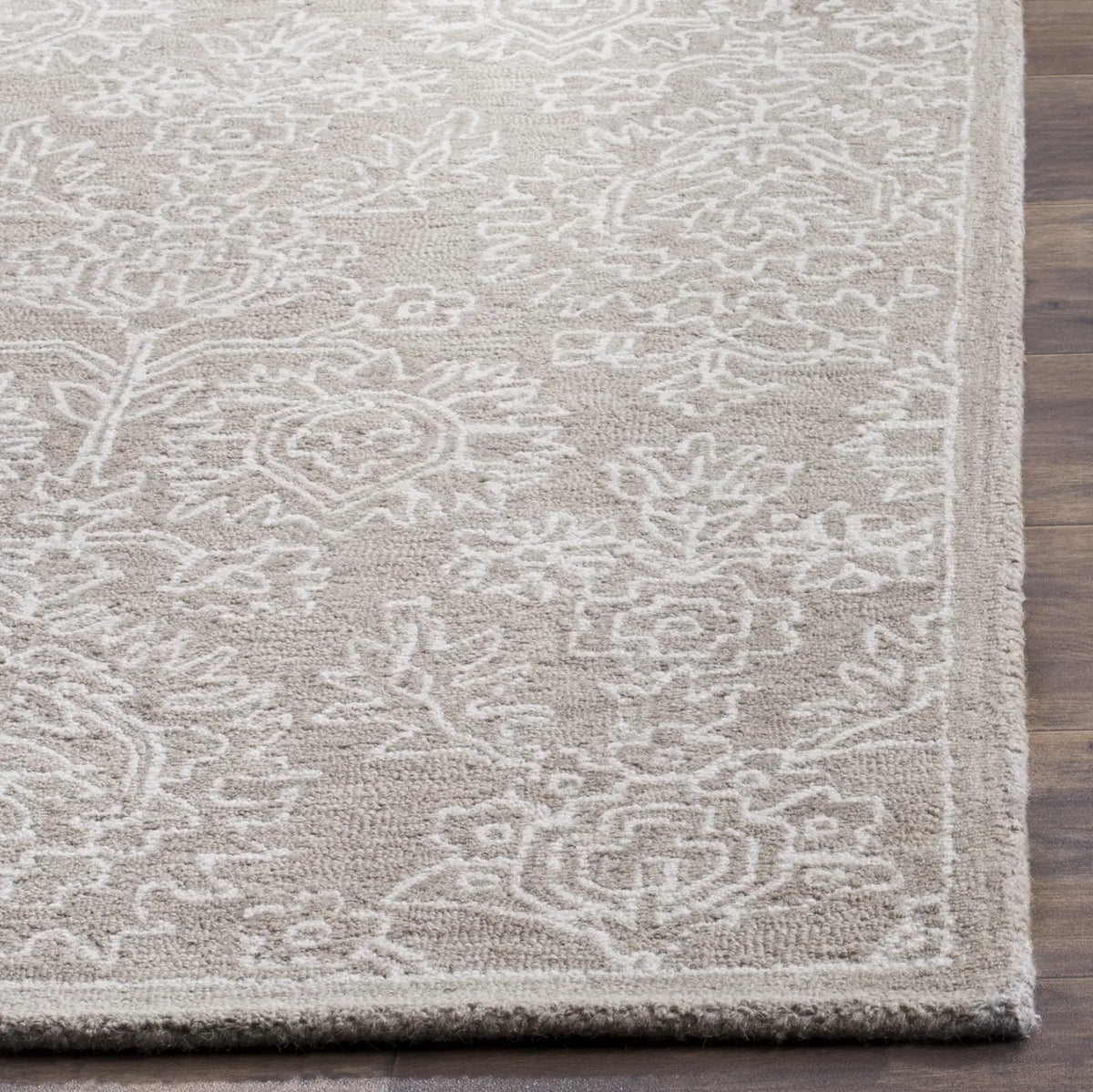 Safavieh Micro-Loop 5'-0" x 8'-0" Rug in Beige / Ivory