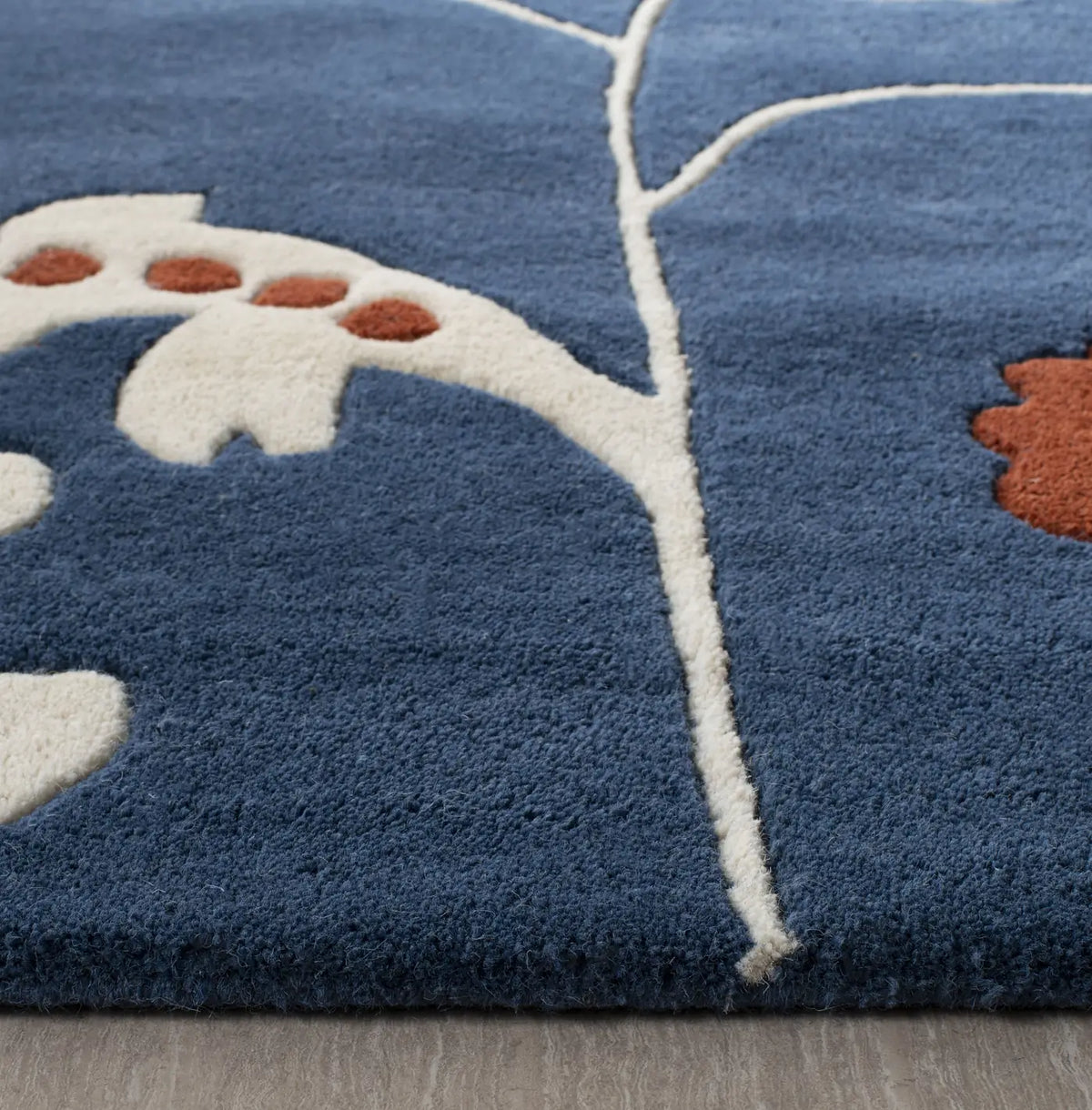 Safavieh Soho 3'-6" x 5'-6" Rug in Dark Blue / Multi