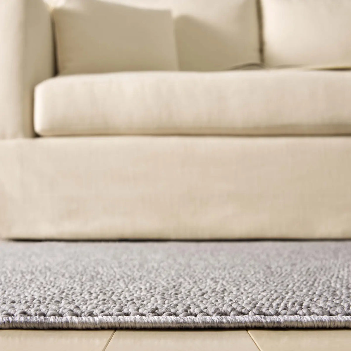 Safavieh Martha Stewart Azura 4'-0" x 6'-0" Rug in Grey
