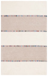 Safavieh Fifth Avenue 4'-0" x 6'-0" Rug in Ivory / Beige