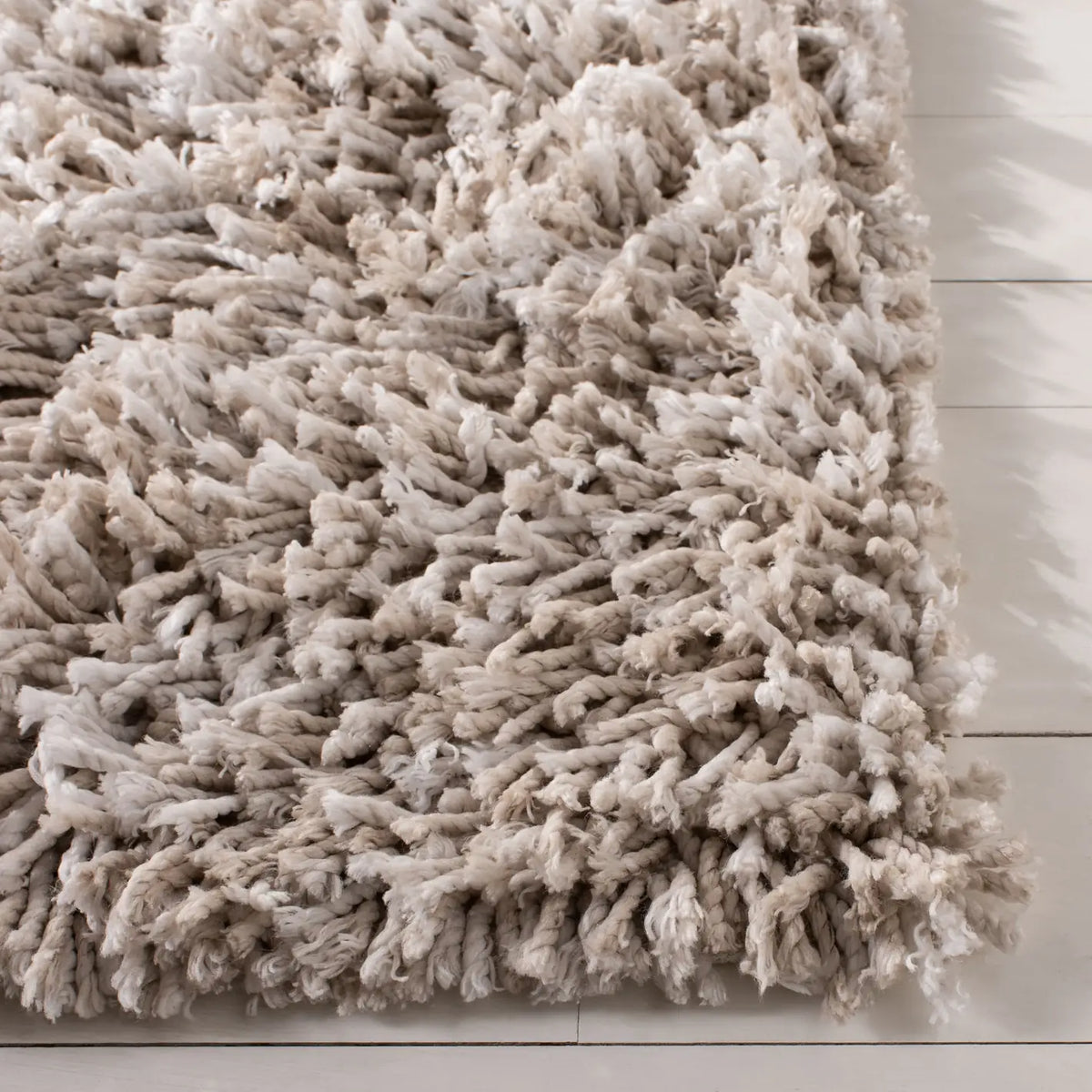 Safavieh Rio Shag 4'-0" x 6'-0" Rug in Beige / Ivory