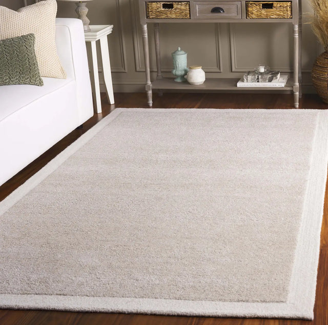Safavieh Metro 4'-0" x 6'-0" Rug in Light Grey / Ivory