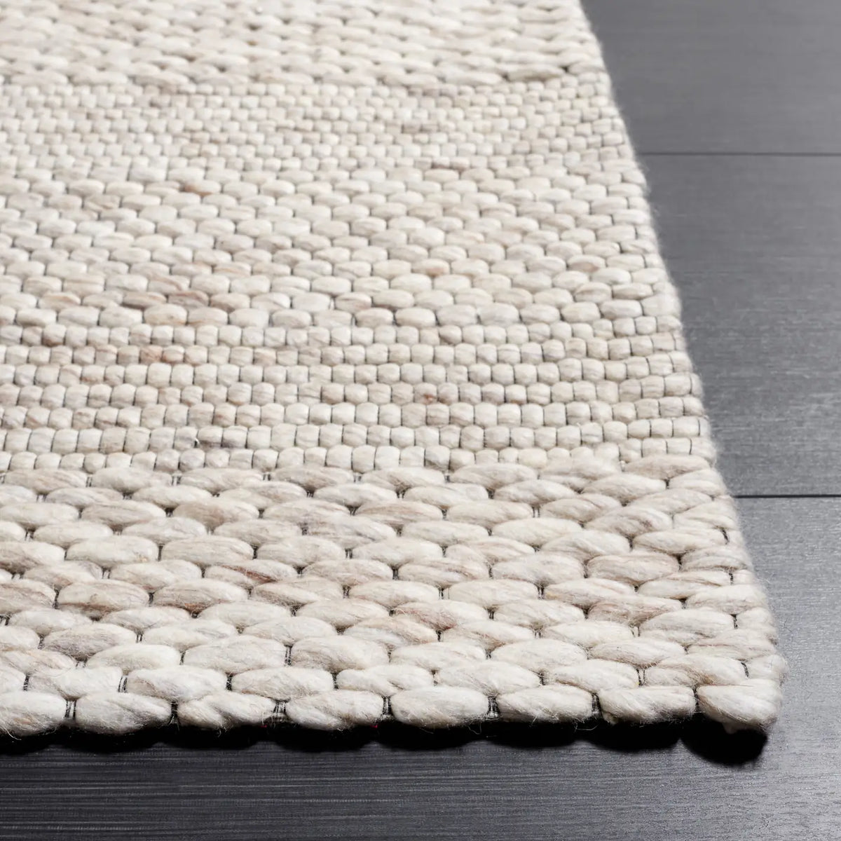 Safavieh Marbella 4'-0" x 6'-0" Rug in Beige