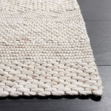 Safavieh Marbella 4'-0" x 6'-0" Rug in Beige