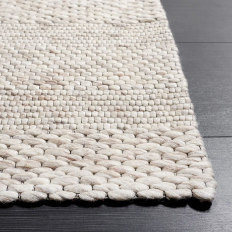 Safavieh Marbella 4'-0" x 6'-0" Rug in Beige