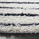 Safavieh Venus Shag 600 6'-7" x 6'-7" Rug in Pink / Ivory
