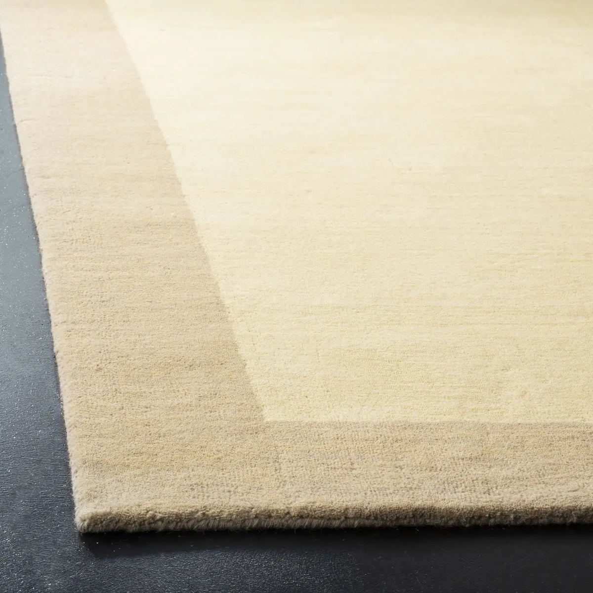 Safavieh Himalaya 5'-0" x 8'-0" Rug in Ivory / Beige