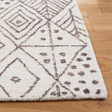 Safavieh Casablanca 4'-0" x 6'-0" Rug in Ivory / Brown