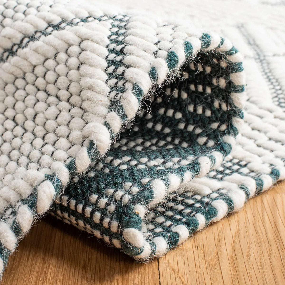 Safavieh Natura 4'-0" x 6'-0" Rug in Ivory / Green