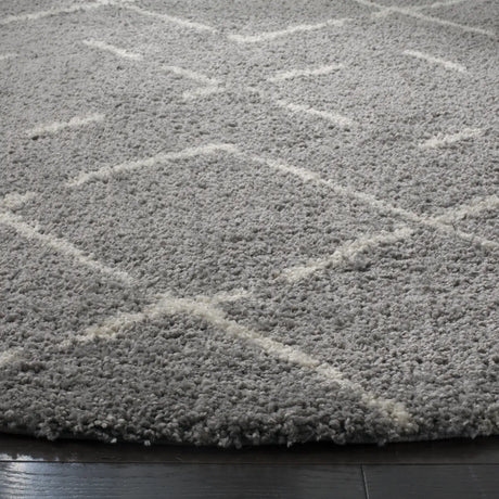 Safavieh Arizona Shag 5'-1" x 5'-1" Rug in Grey / Ivory