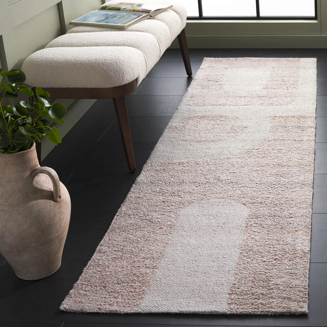 Safavieh Sahara 2'-3" x 8'-0" Rug in Natural / Ivory